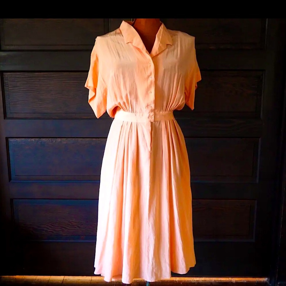 Vintage $350 100% Silk gorgeous Peach Pleated Button Front Pockets Midi Dress M